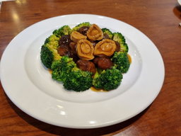 鲍鱼花菇奶白 Braised Abalone with Shiitake and Nai Bai
