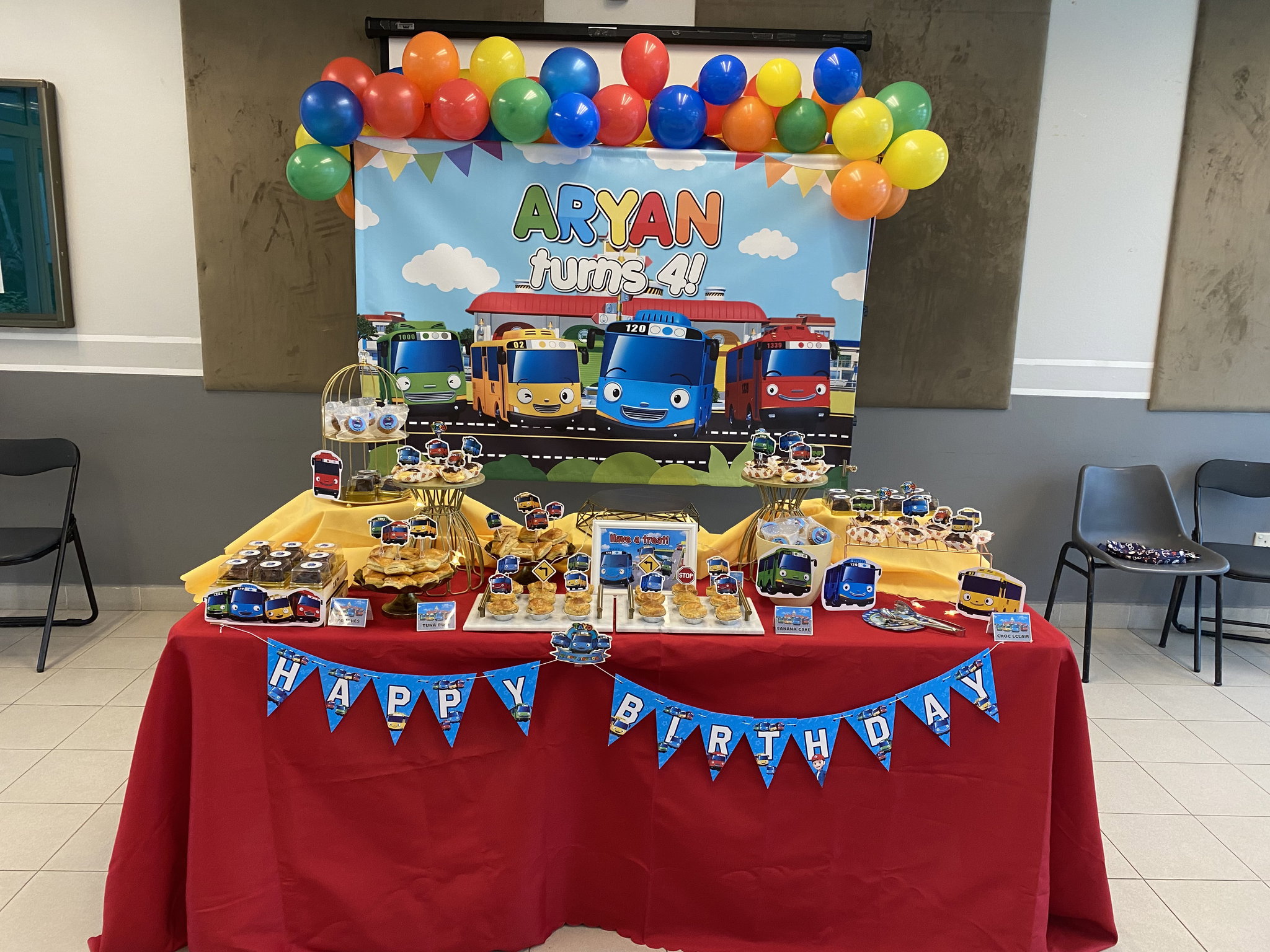 Tayo Bus Dessert Table_0