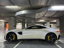ASTON MARTIN VANTAGE